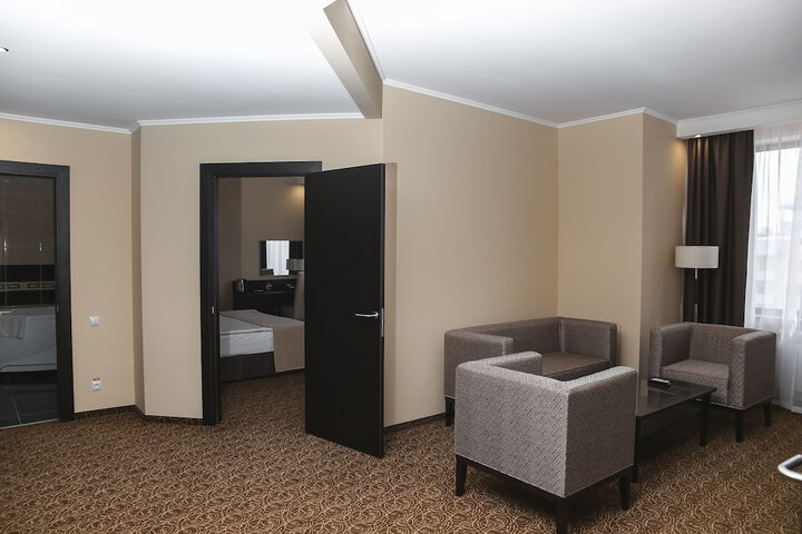 Room 10 of 49