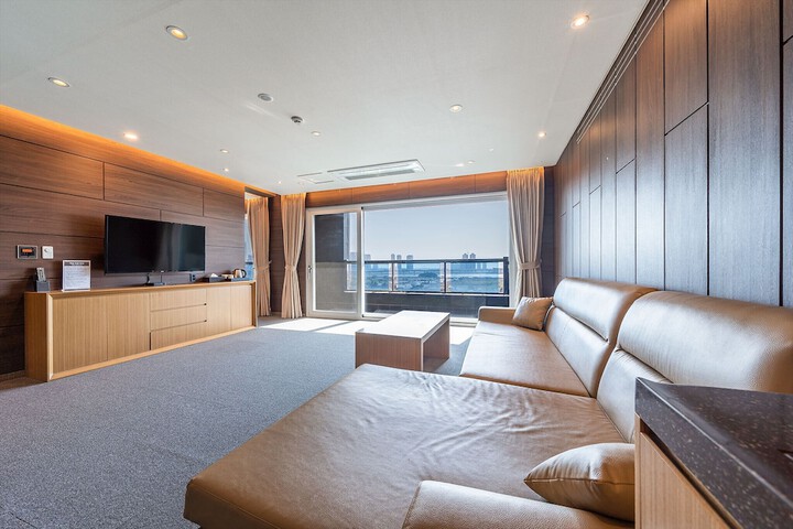 Room 15 of 34