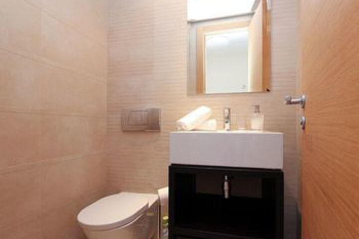 Room 4 of 24