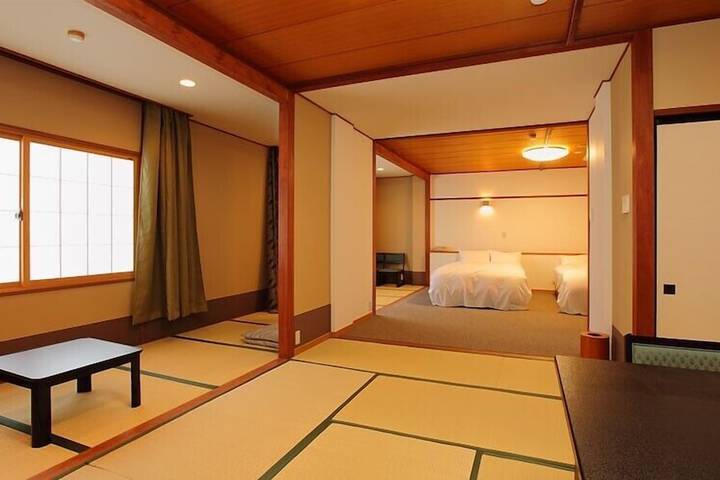 Room 2 of 20