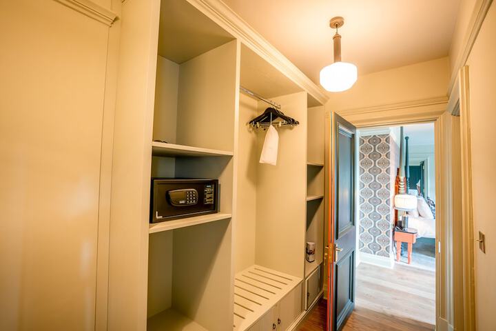 Room 43 of 80