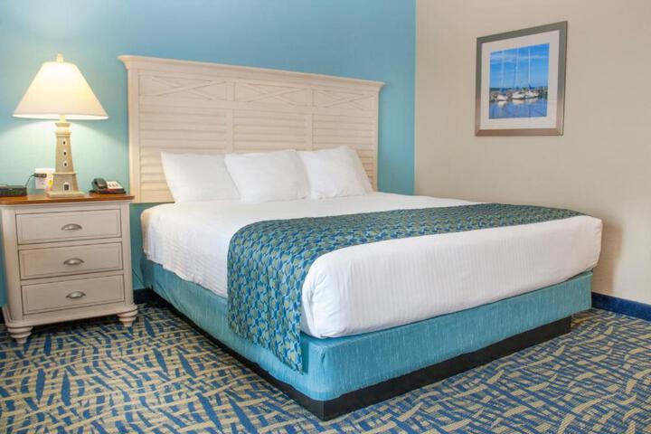 1 King Bed Petite Non Beach View (10 of 21)