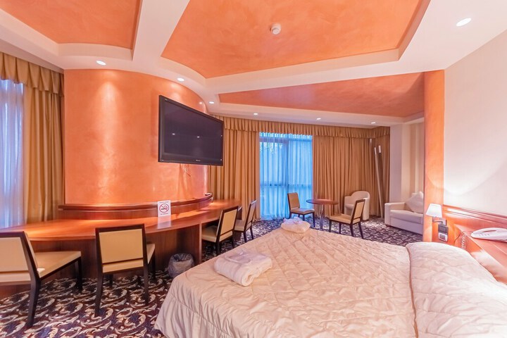 Room 12 of 64