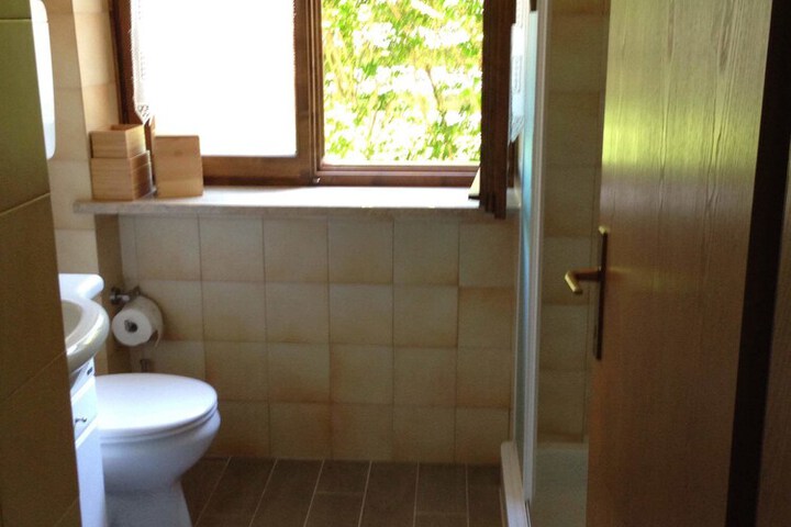Room 9 of 12