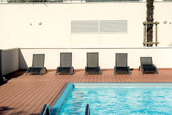 Hotel with Pool