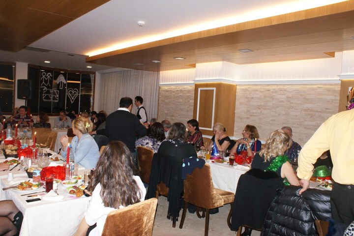 Dining 36 of 50