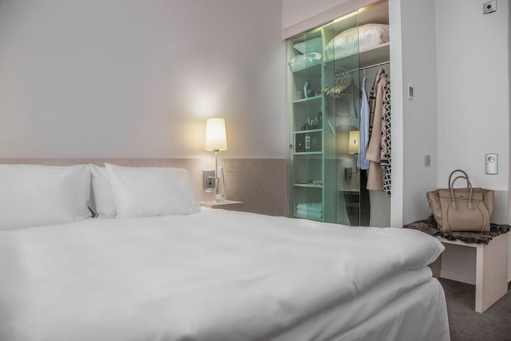 Room 21 of 111