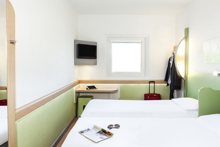 Room 6 of 44