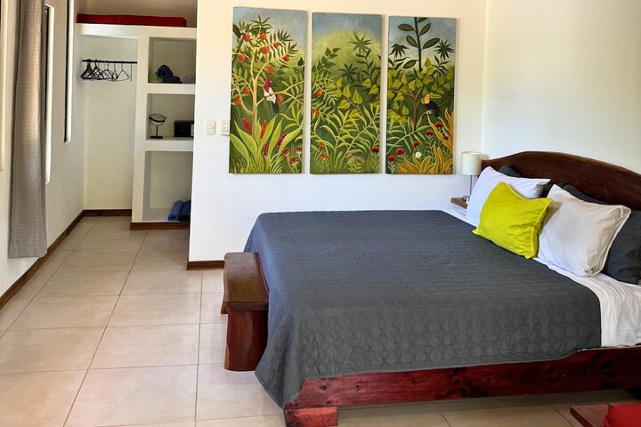 Room 27 of 193