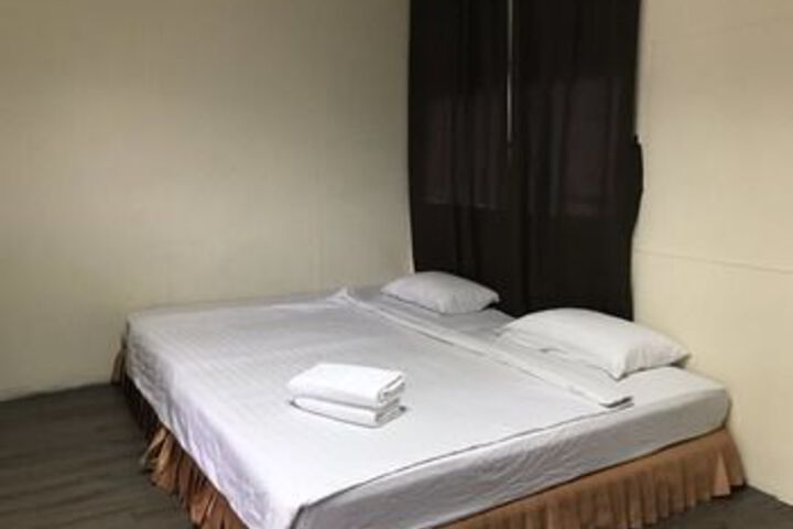 Room 9 of 12