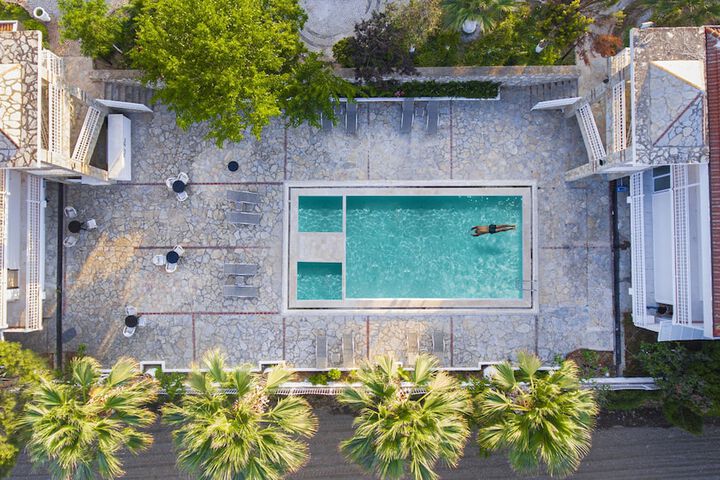 Pool 15 of 28