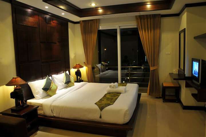 Room 7 of 32