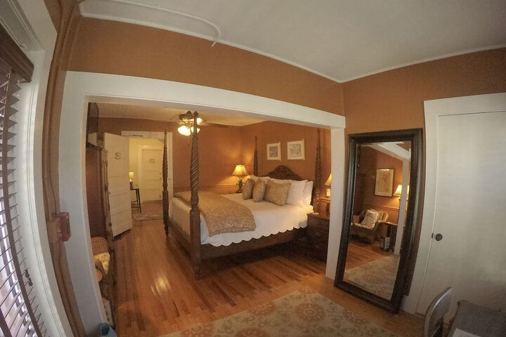 Room 3 of 53