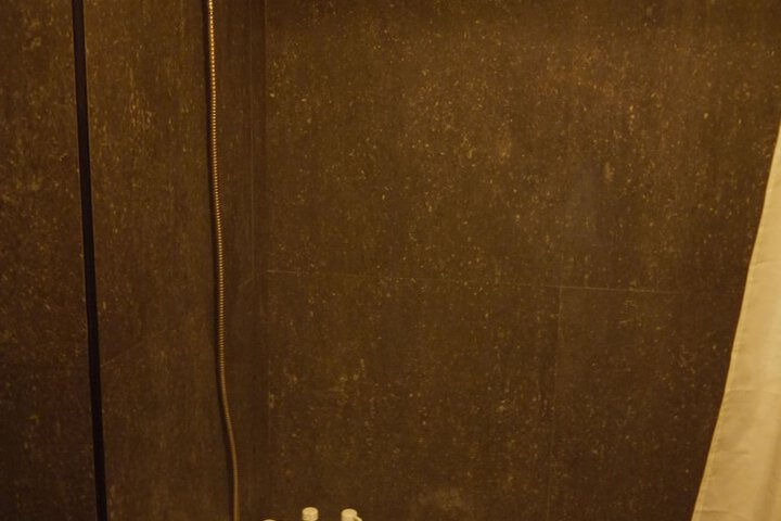 Room 24 of 40