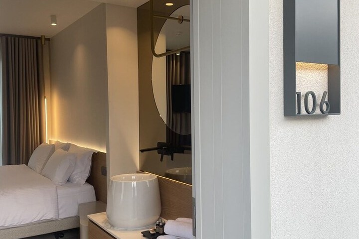 Room 4 of 24