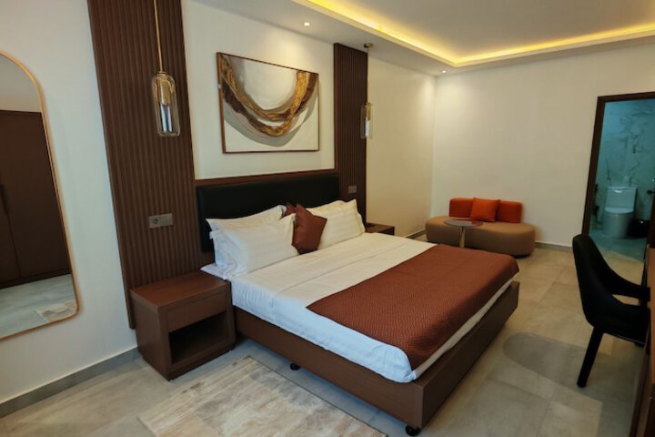 Room 9 of 29