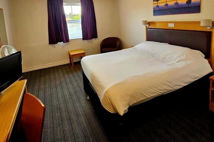 Room 4 of 15