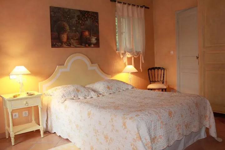 Room 2 of 6