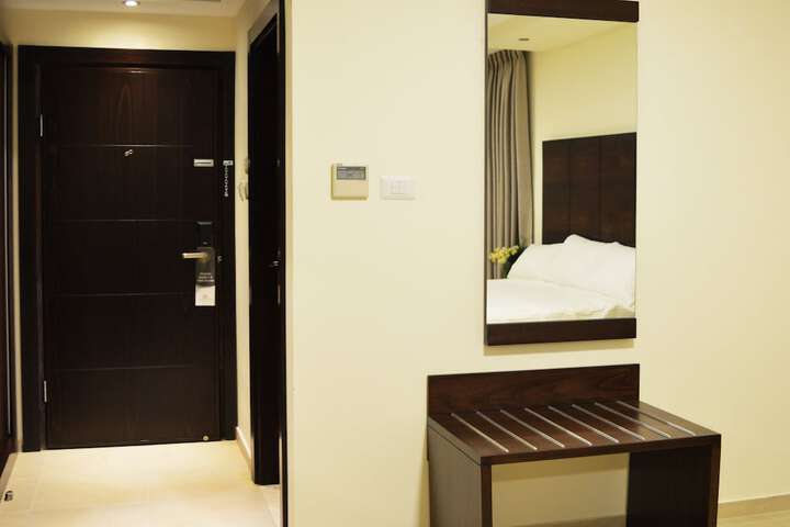 Room 42 of 107