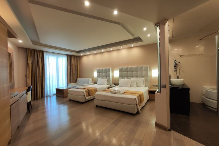 Room 50 of 171