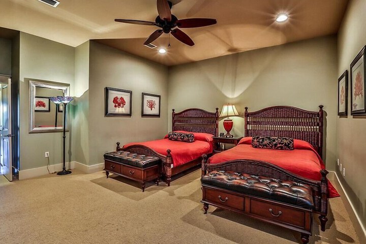 Room 4 of 29