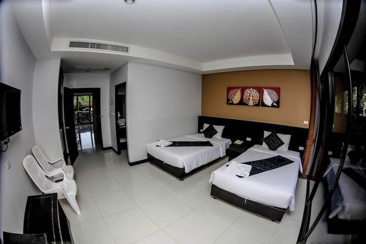 Room 10 of 29