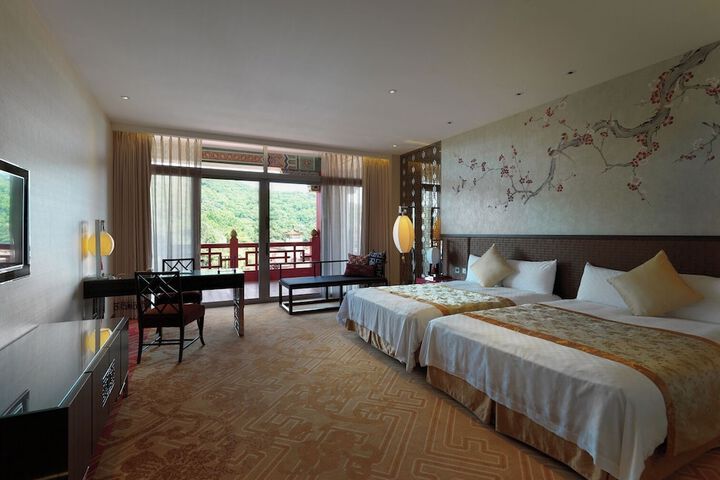 Room 13 of 82