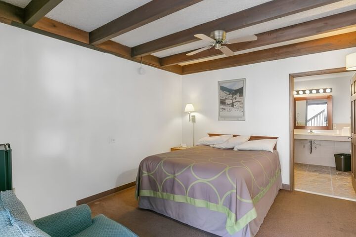 Room 8 of 39