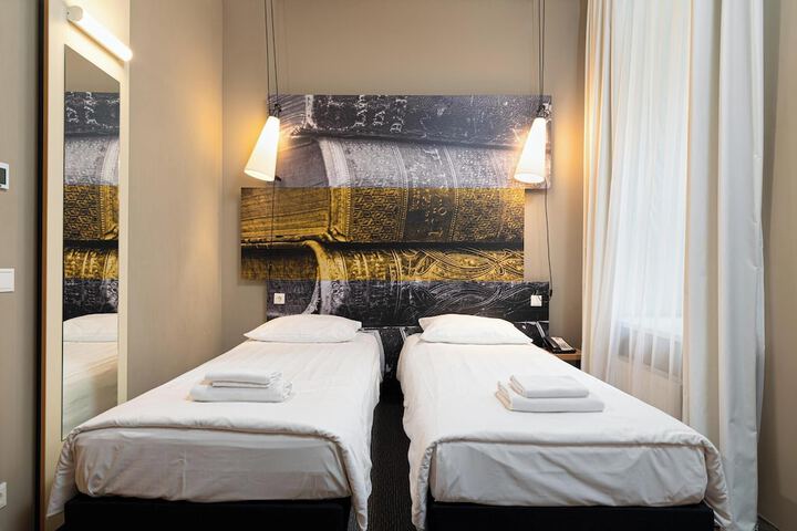 Room 11 of 50
