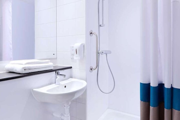 Travelodge Bath Waterside Bath | Bookonline.com