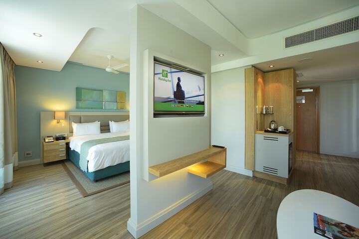 Room 8 of 147