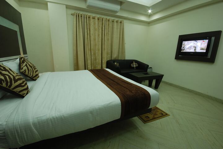 Room 7 of 25