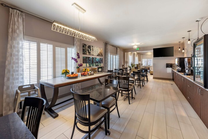 Breakfast area