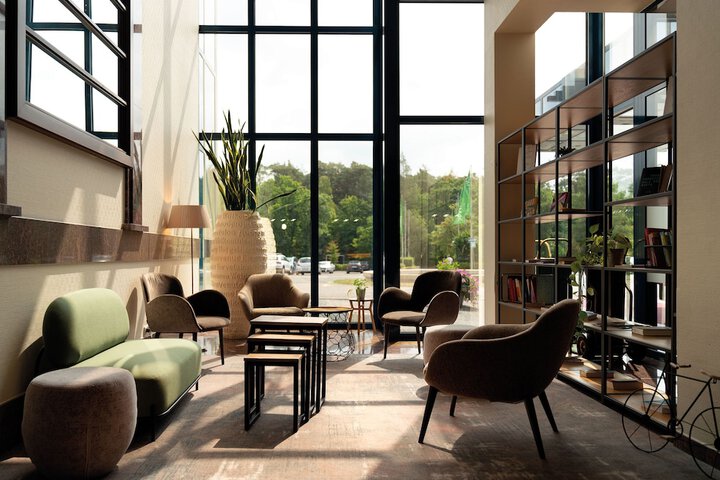 Entrance & Lobby