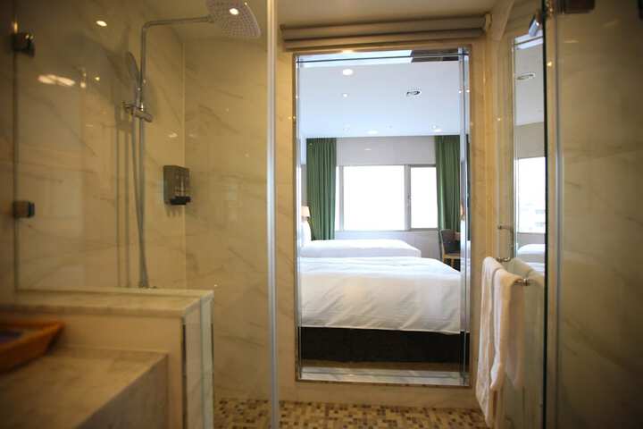 Room 28 of 53