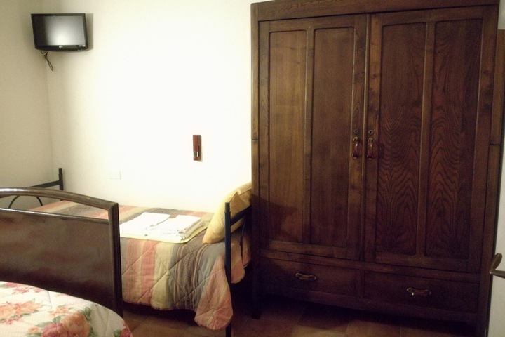 Room 6 of 32