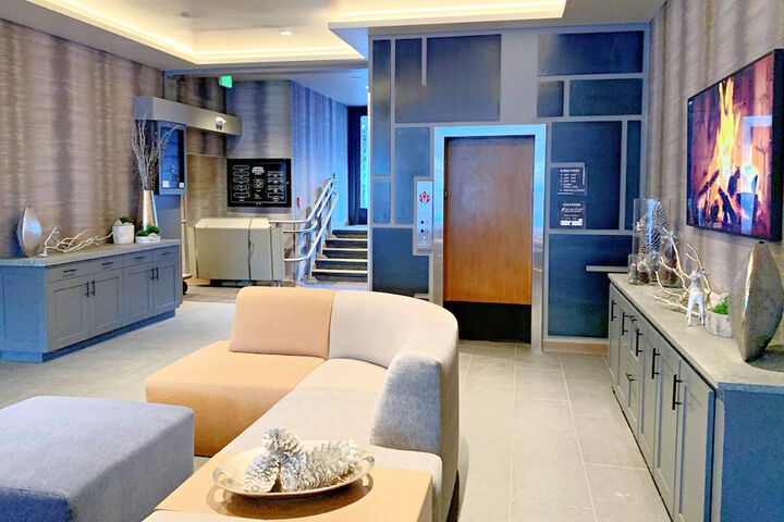 Hotel Interior 4 of 185