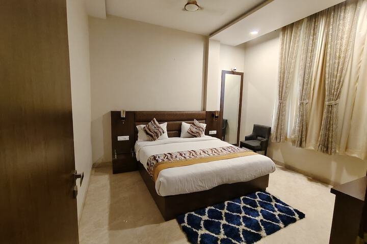 Room 9 of 26