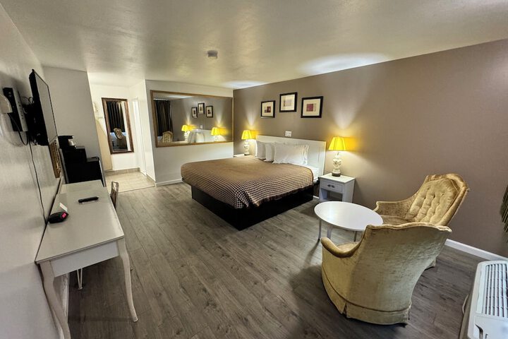 Room 13 of 19