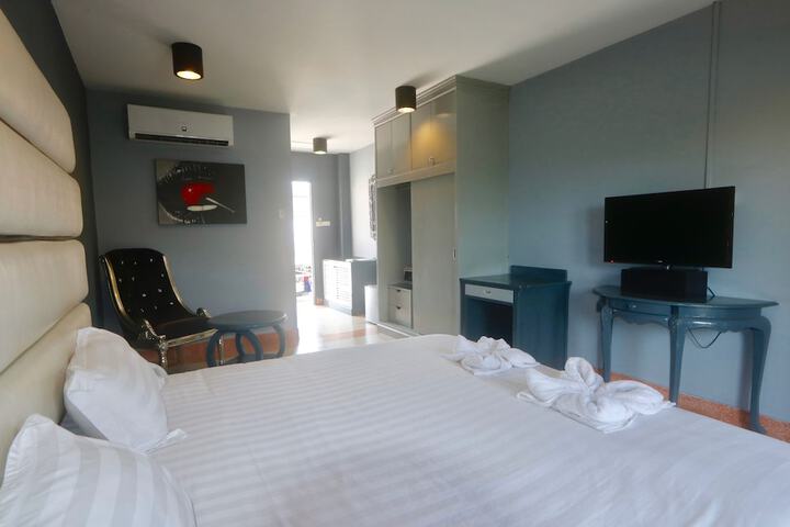 Room 28 of 170