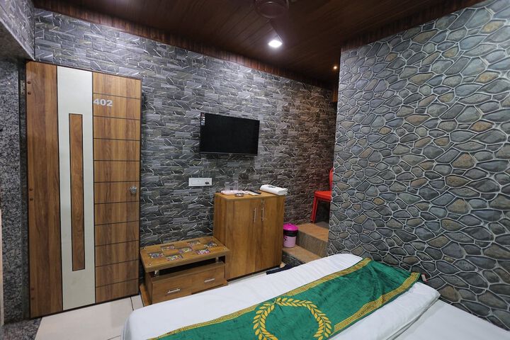 Room 10 of 29