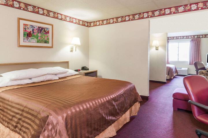 2 Double Beds (2 of 14)