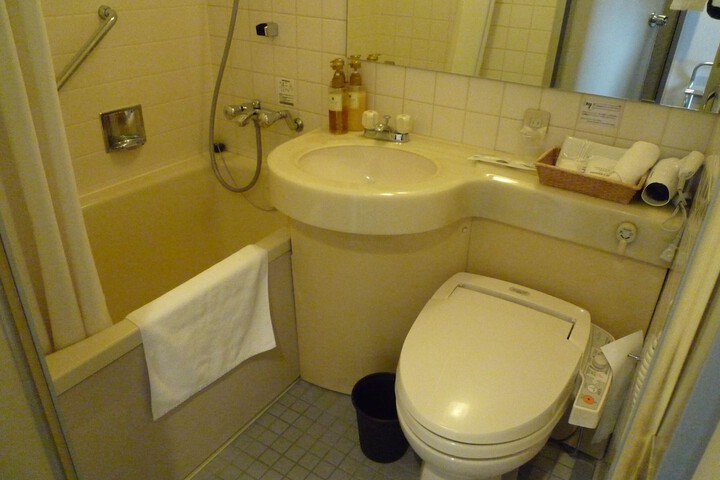 Room 18 of 33