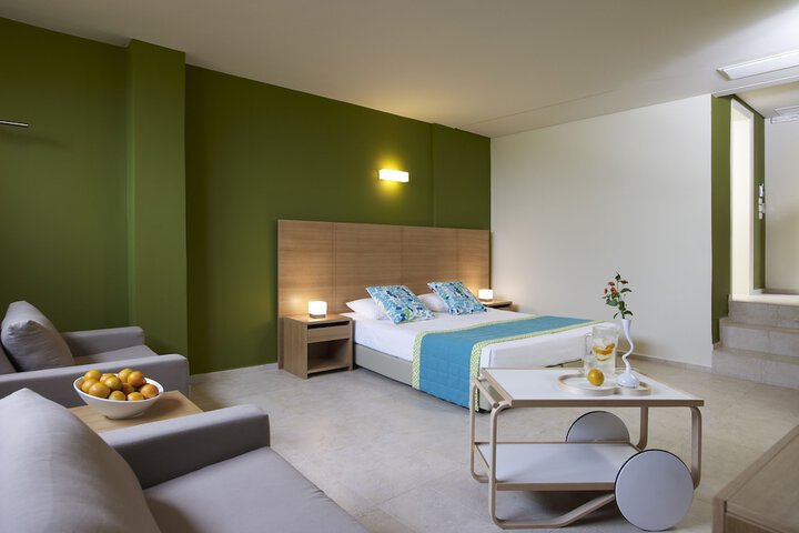 Room 9 of 97