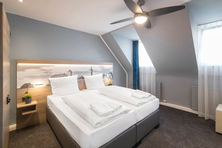 Room 1 of 30