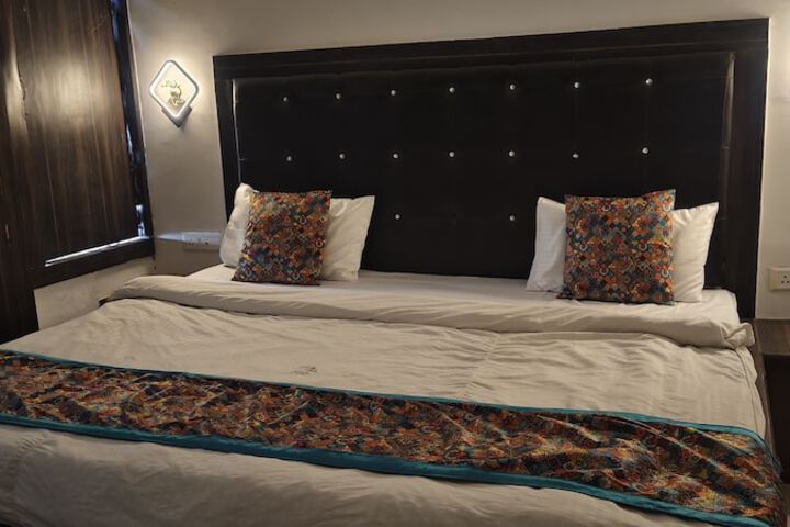Room 17 of 24
