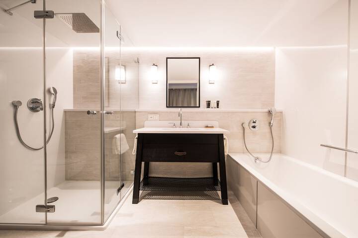 Room 45 of 102