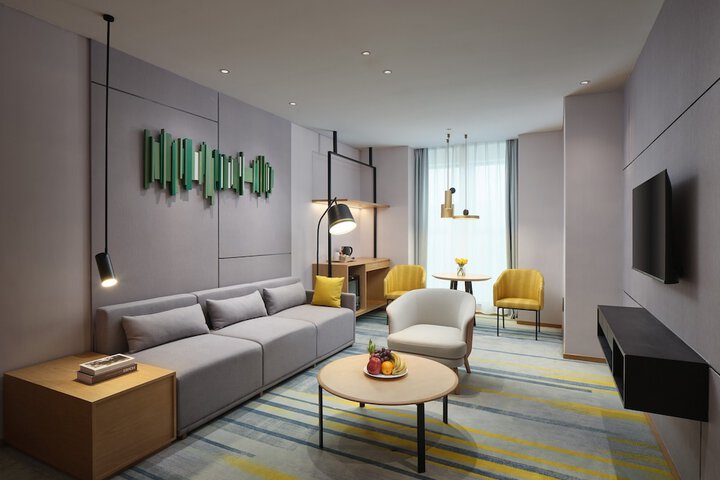 Room 5 of 10
