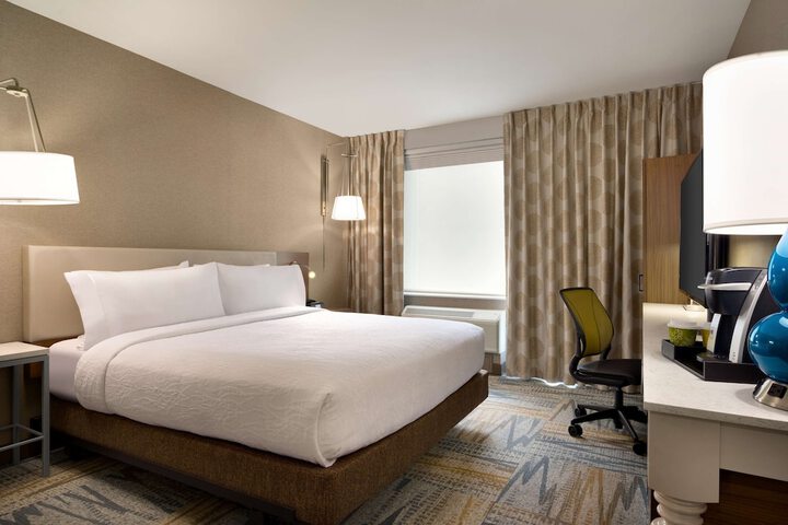 1 King Bed (1 of 17)