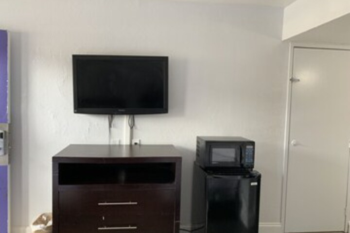 Room 14 of 15